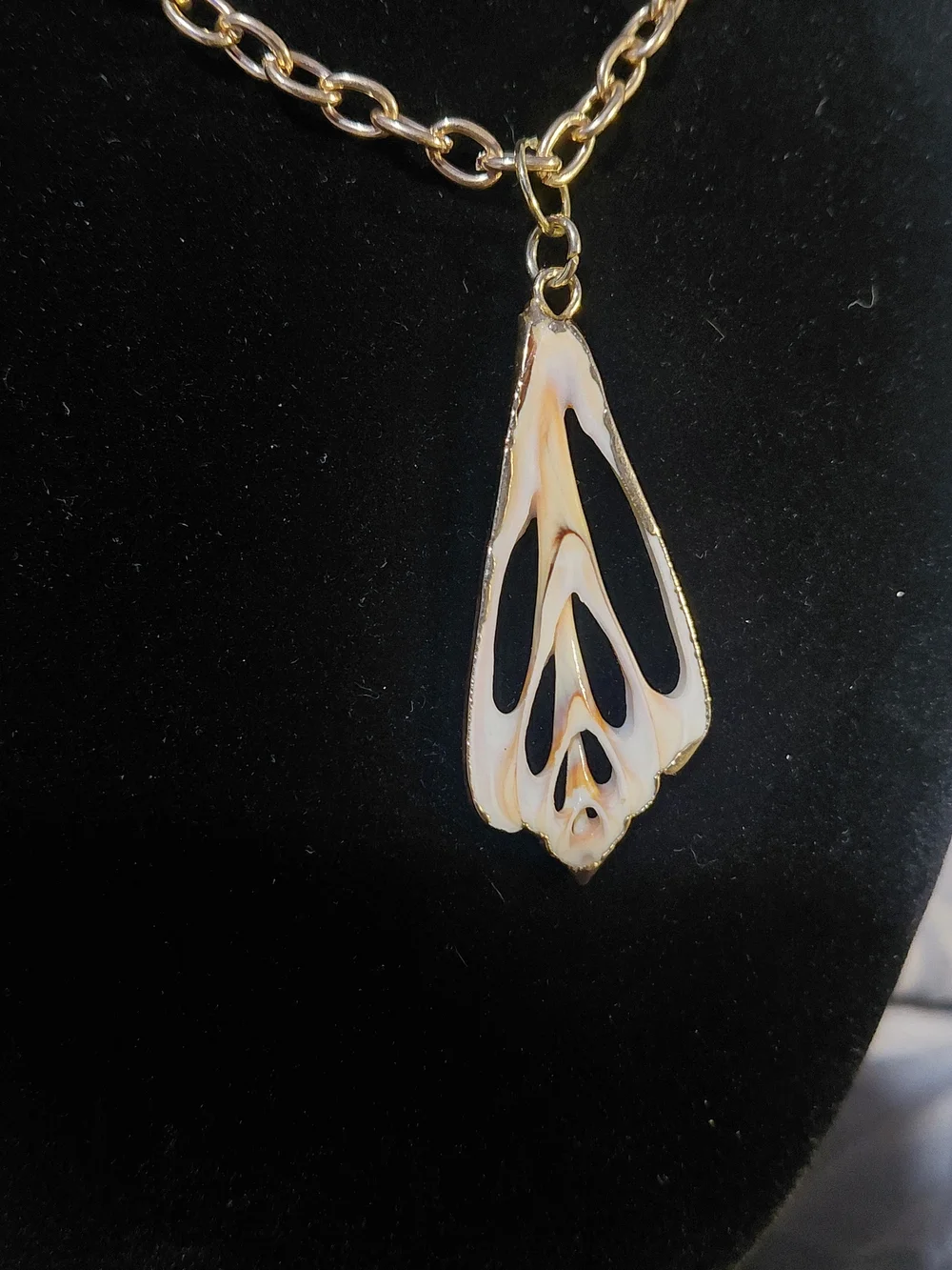 N/A elegant gold